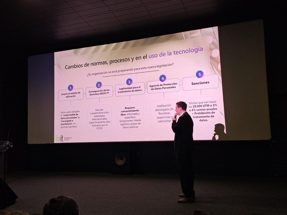 Charla sobre cambios normativos y uso de la tecnología